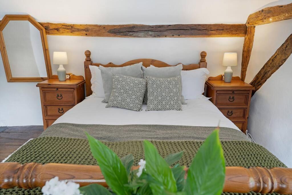 Local Walks Pub Gardens Pet Friendly Landscaped Gardens And Free Private Parking Villa Doddington  Bagian luar foto
