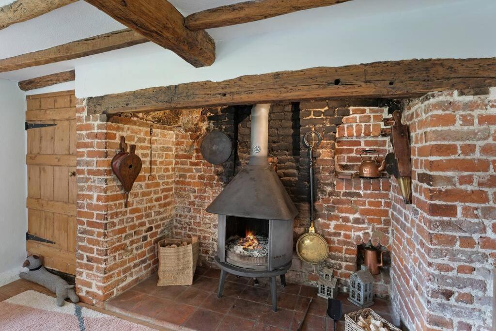 Local Walks Pub Gardens Pet Friendly Landscaped Gardens And Free Private Parking Villa Doddington  Bagian luar foto