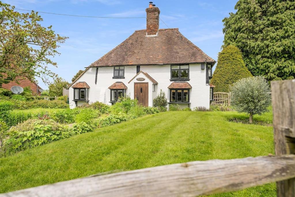 Local Walks Pub Gardens Pet Friendly Landscaped Gardens And Free Private Parking Villa Doddington  Bagian luar foto