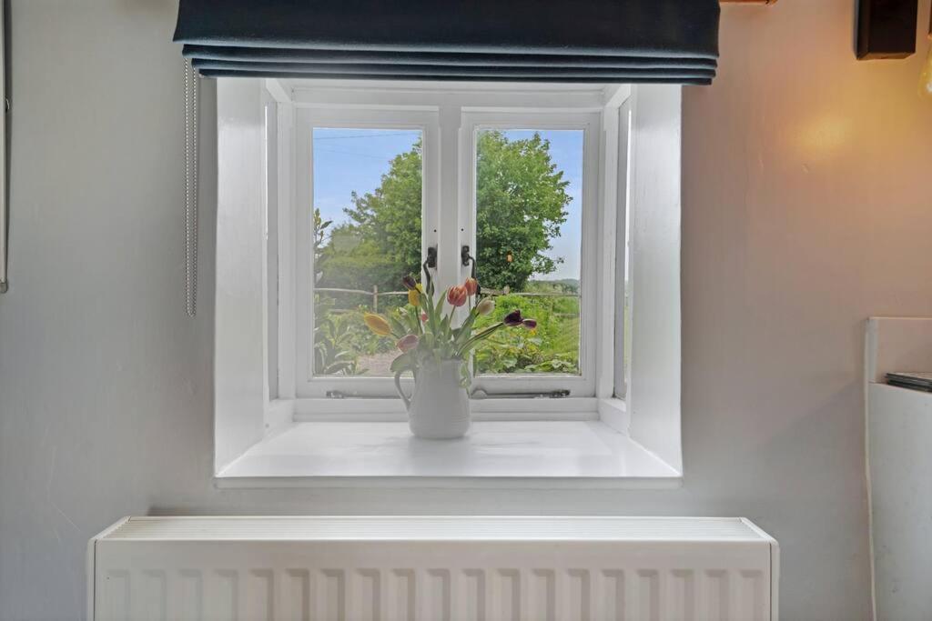 Local Walks Pub Gardens Pet Friendly Landscaped Gardens And Free Private Parking Villa Doddington  Bagian luar foto