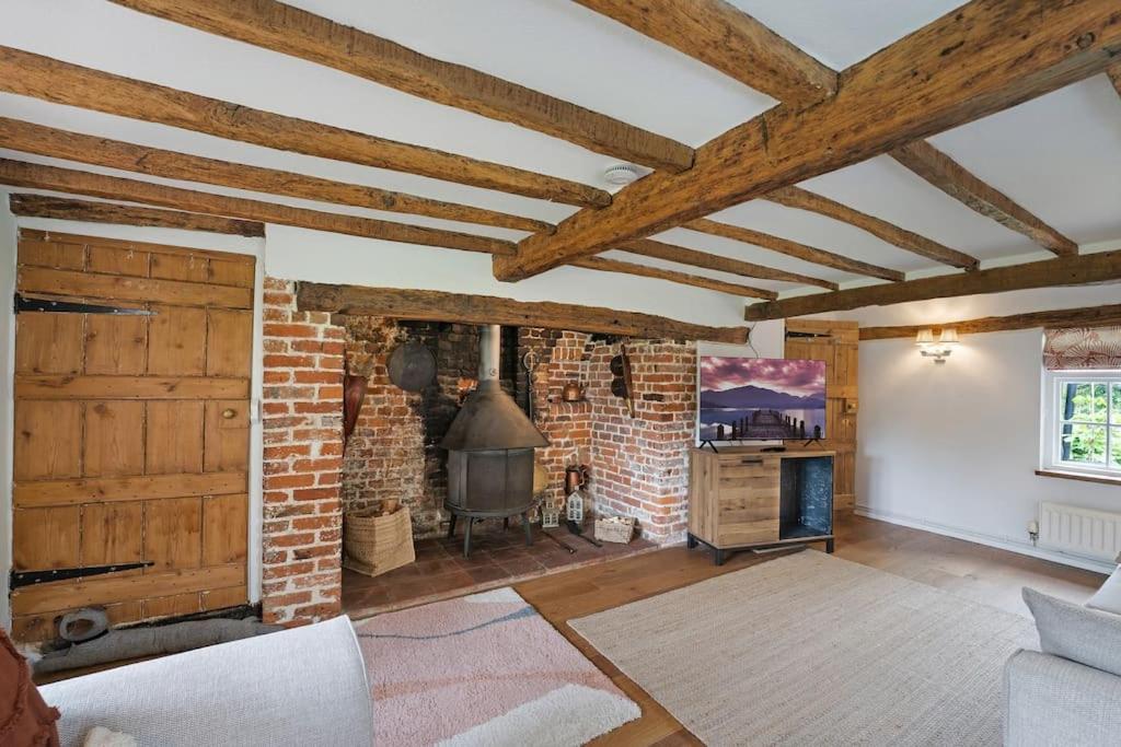 Local Walks Pub Gardens Pet Friendly Landscaped Gardens And Free Private Parking Villa Doddington  Bagian luar foto