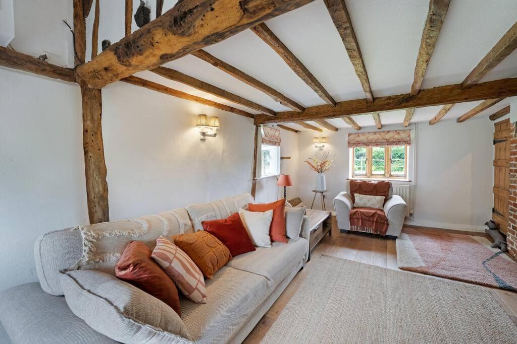 Local Walks Pub Gardens Pet Friendly Landscaped Gardens And Free Private Parking Villa Doddington  Bagian luar foto