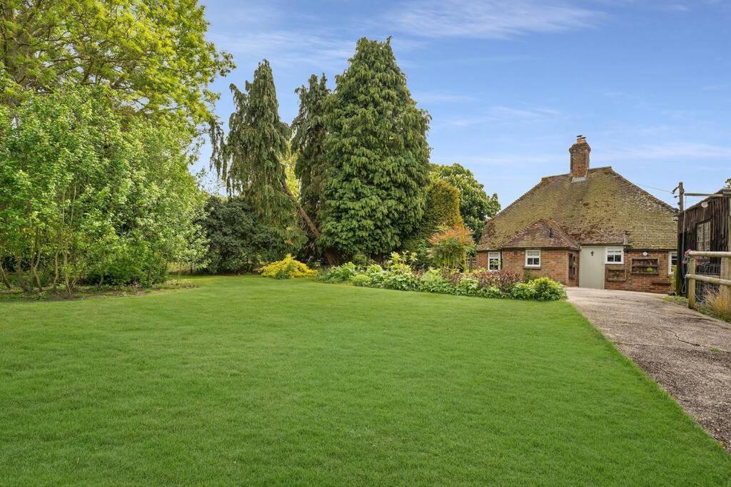 Local Walks Pub Gardens Pet Friendly Landscaped Gardens And Free Private Parking Villa Doddington  Bagian luar foto