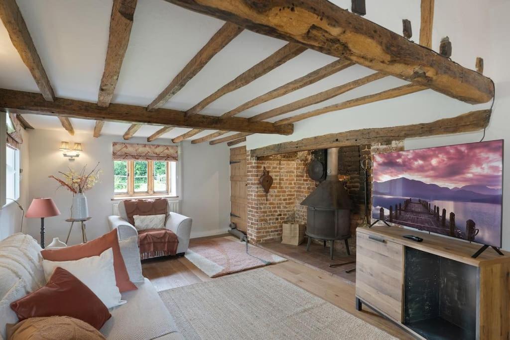 Local Walks Pub Gardens Pet Friendly Landscaped Gardens And Free Private Parking Villa Doddington  Bagian luar foto