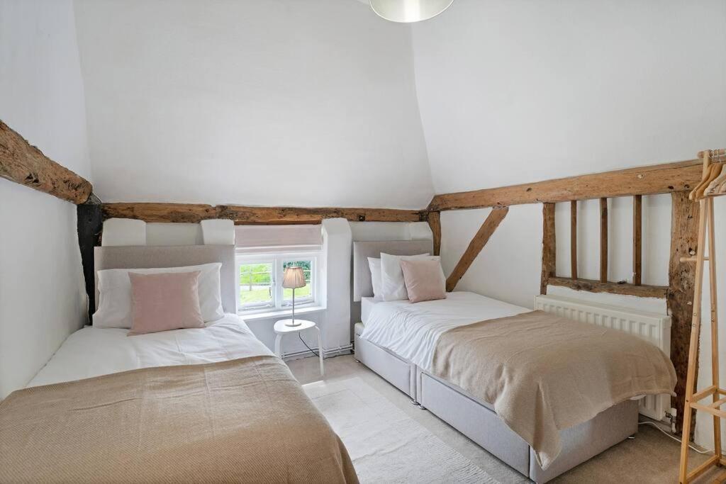Local Walks Pub Gardens Pet Friendly Landscaped Gardens And Free Private Parking Villa Doddington  Bagian luar foto