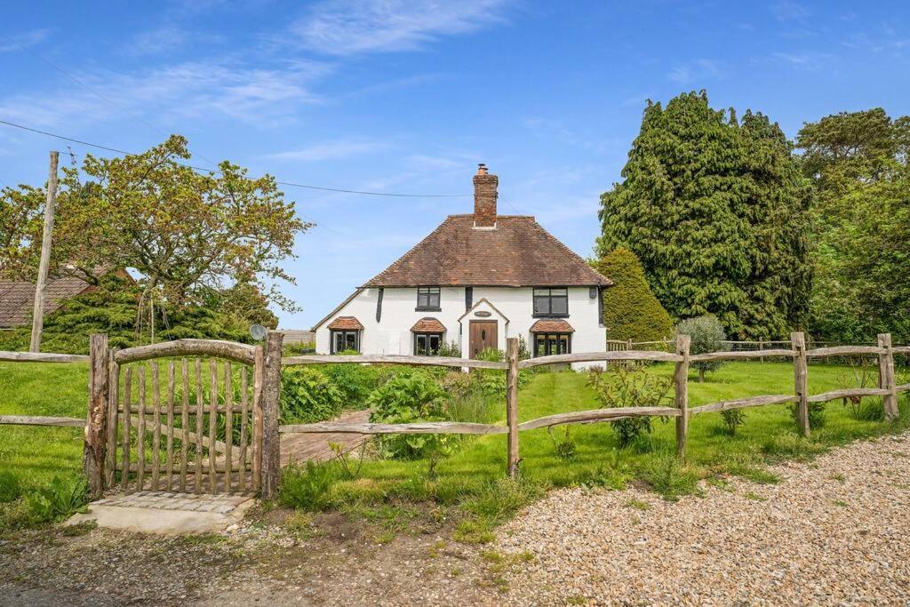 Local Walks Pub Gardens Pet Friendly Landscaped Gardens And Free Private Parking Villa Doddington  Bagian luar foto