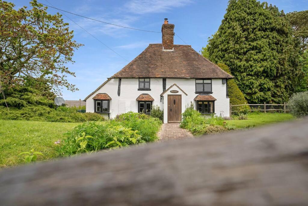 Local Walks Pub Gardens Pet Friendly Landscaped Gardens And Free Private Parking Villa Doddington  Bagian luar foto