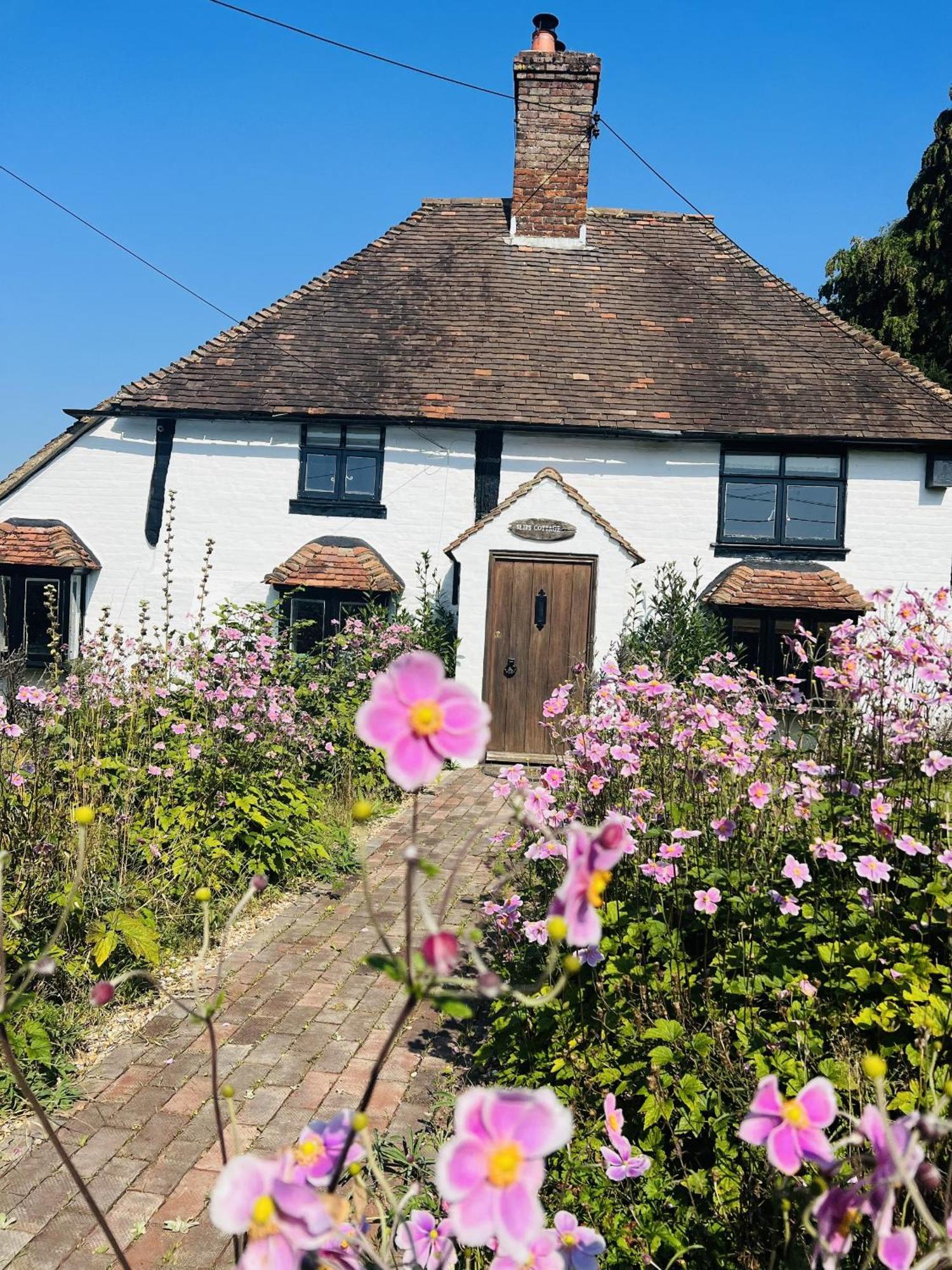 Local Walks Pub Gardens Pet Friendly Landscaped Gardens And Free Private Parking Villa Doddington  Bagian luar foto